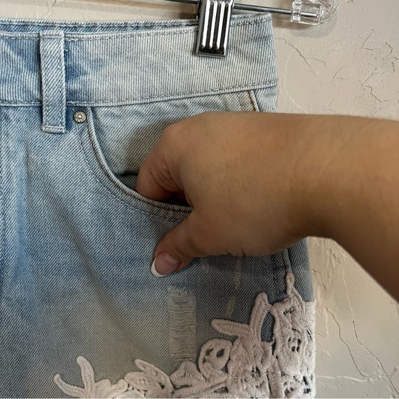 Denim Co. Distressed Button Fly Lace Embroidered Booty Denim Shorts - Picture 3 of 8